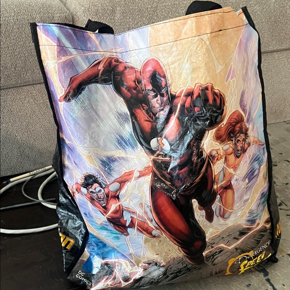 DC Comics Megalon fan Tote Bag  Red and Black

MegaCon Poly Tote bag